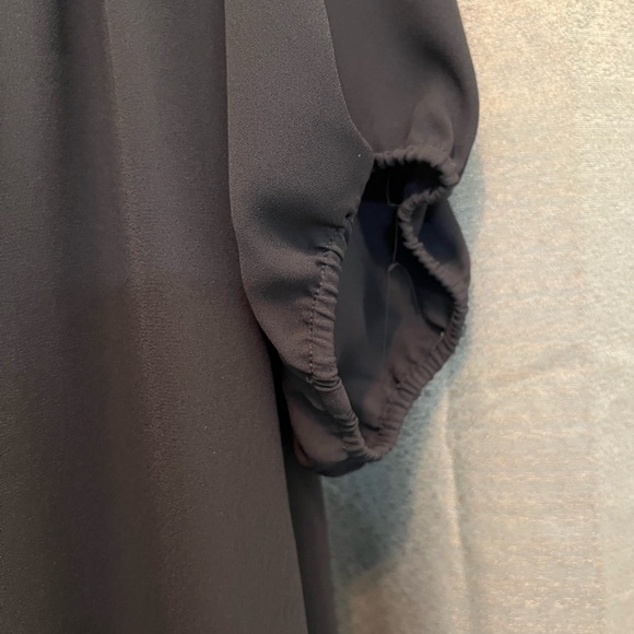 Torrid Black Hi-Lo Lace Shoulders V-Neck Long Sleeve Tunic Blouse 4X - Picture 4 of 9